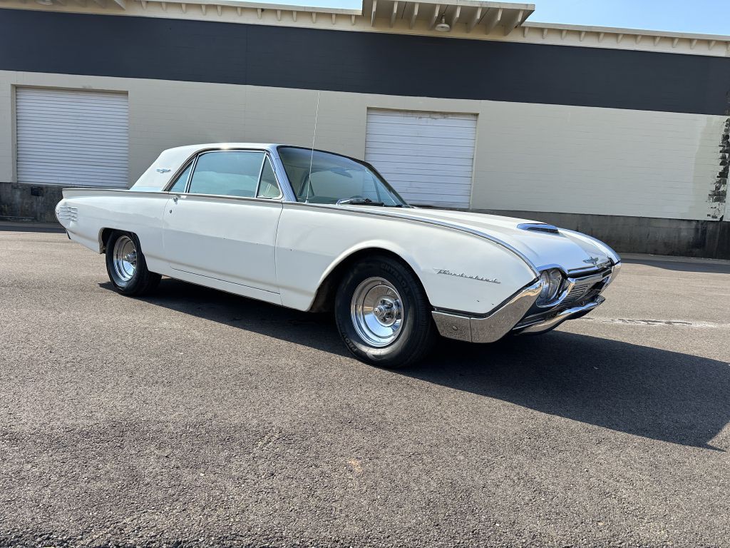 1961 Ford Thunderbird Image 10