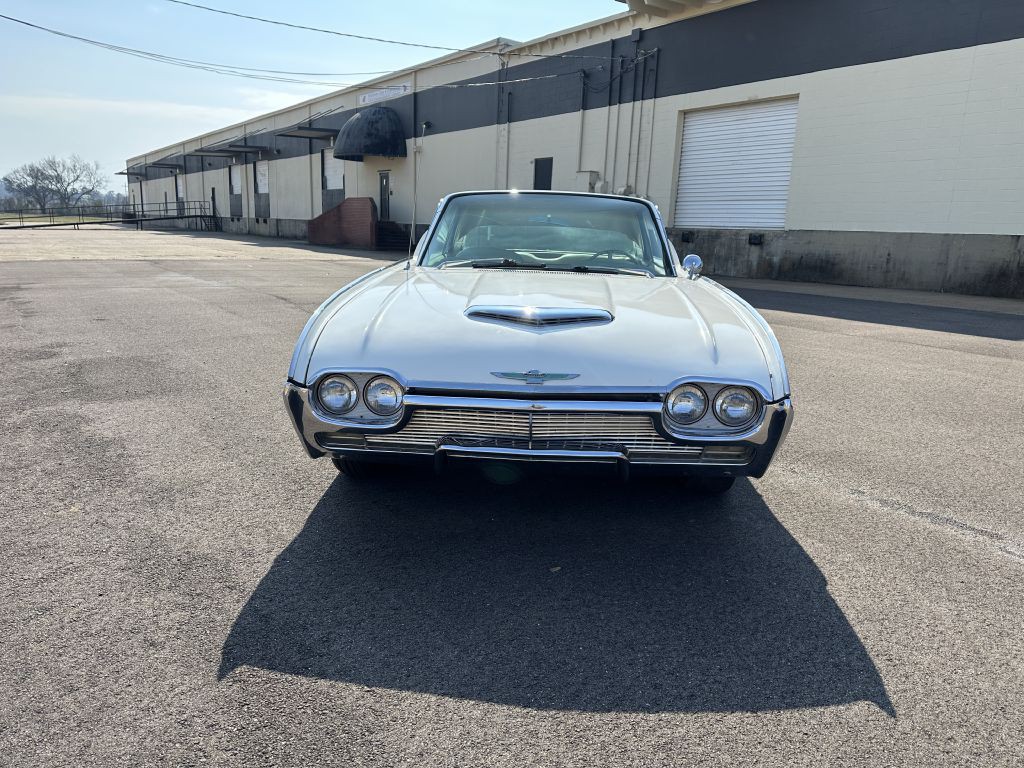 1961 Ford Thunderbird Image 11