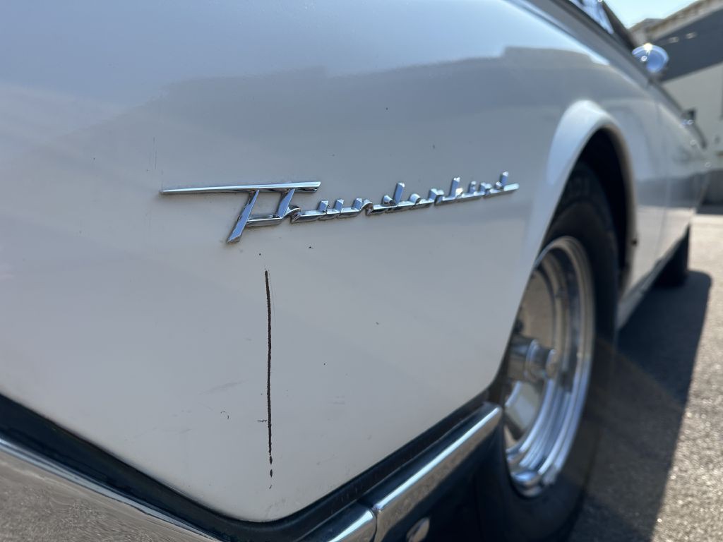 1961 Ford Thunderbird Image 18