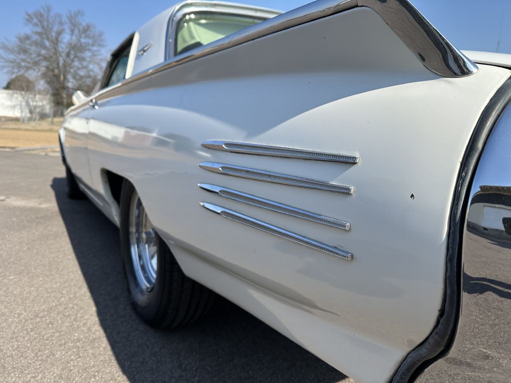 1961 Ford Thunderbird Image 22
