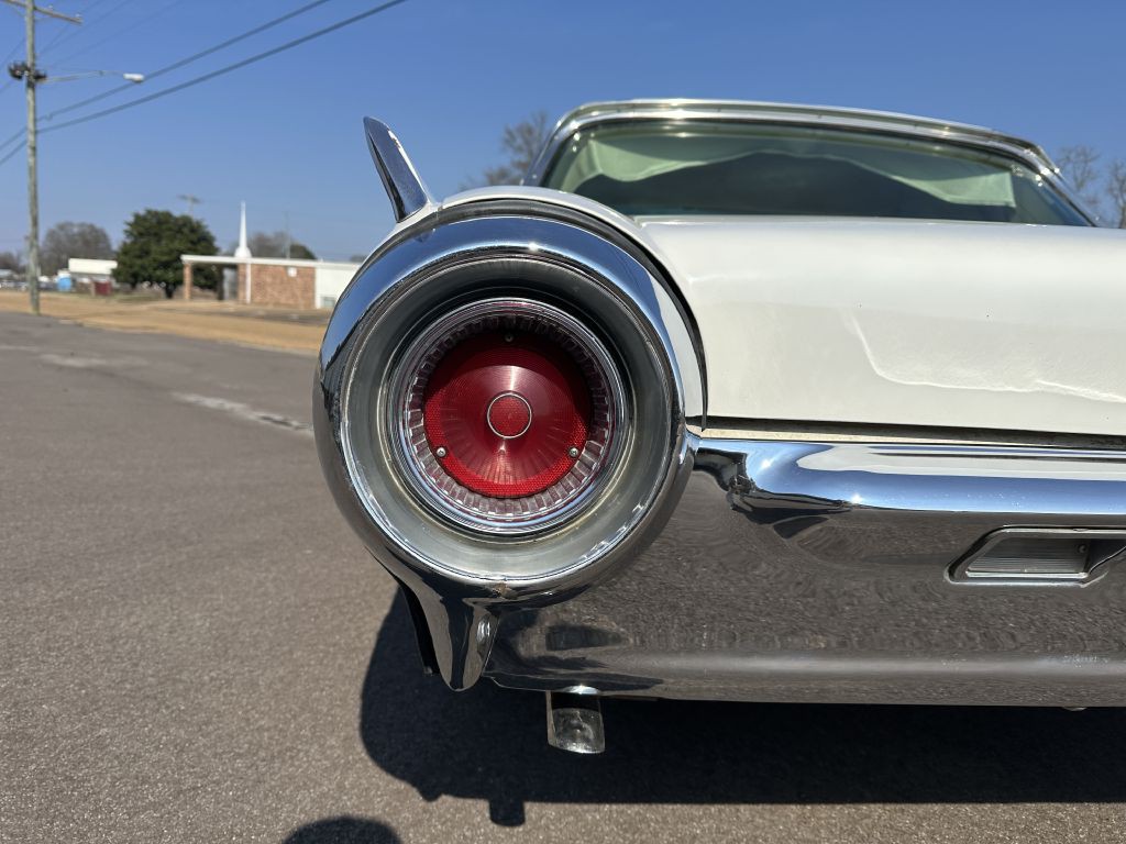 1961 Ford Thunderbird Image 23