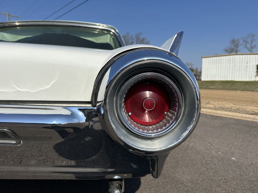 1961 Ford Thunderbird Image 24