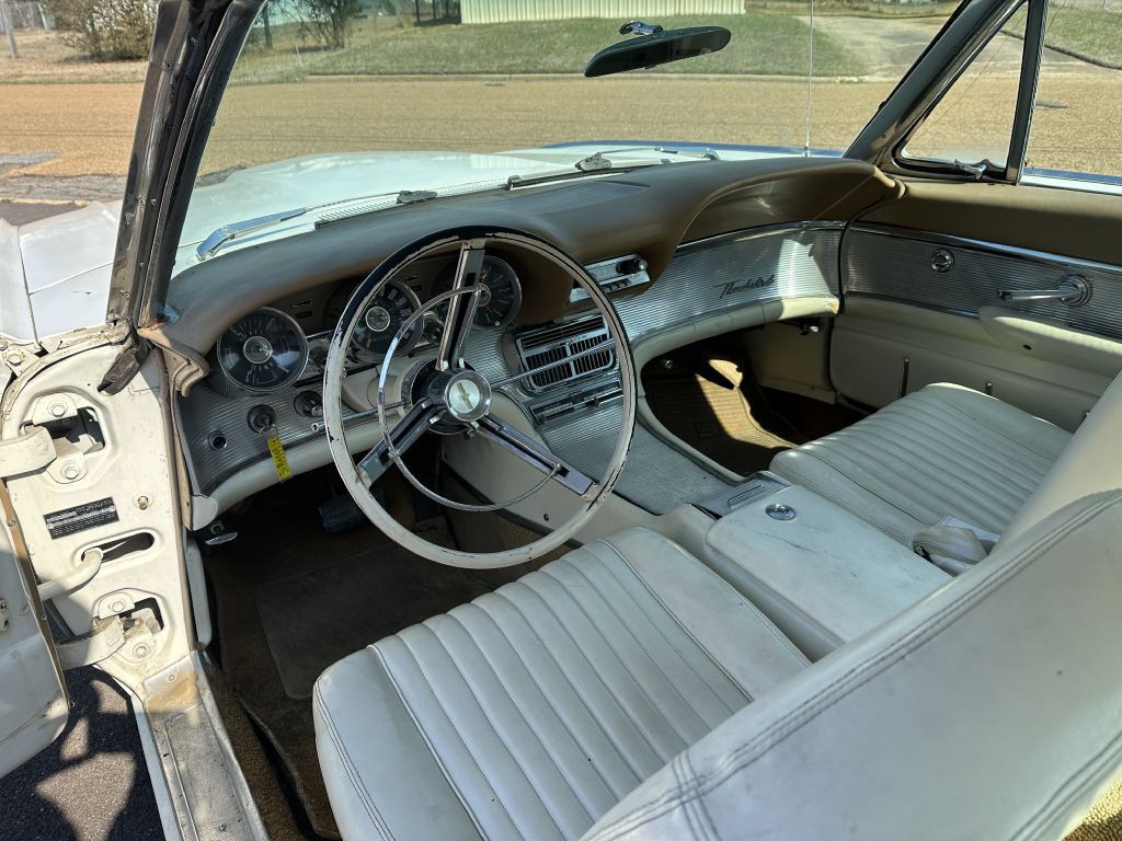 1961 Ford Thunderbird Image 28