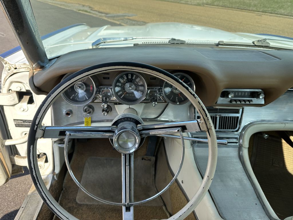 1961 Ford Thunderbird Image 31