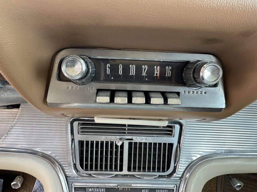 1961 Ford Thunderbird Image 34