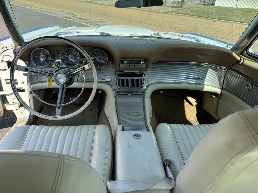 1961 Ford Thunderbird Image 37