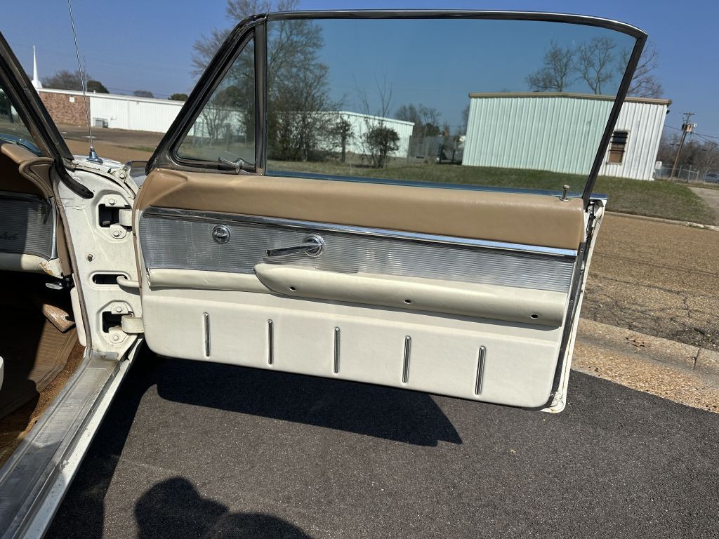 1961 Ford Thunderbird Image 43