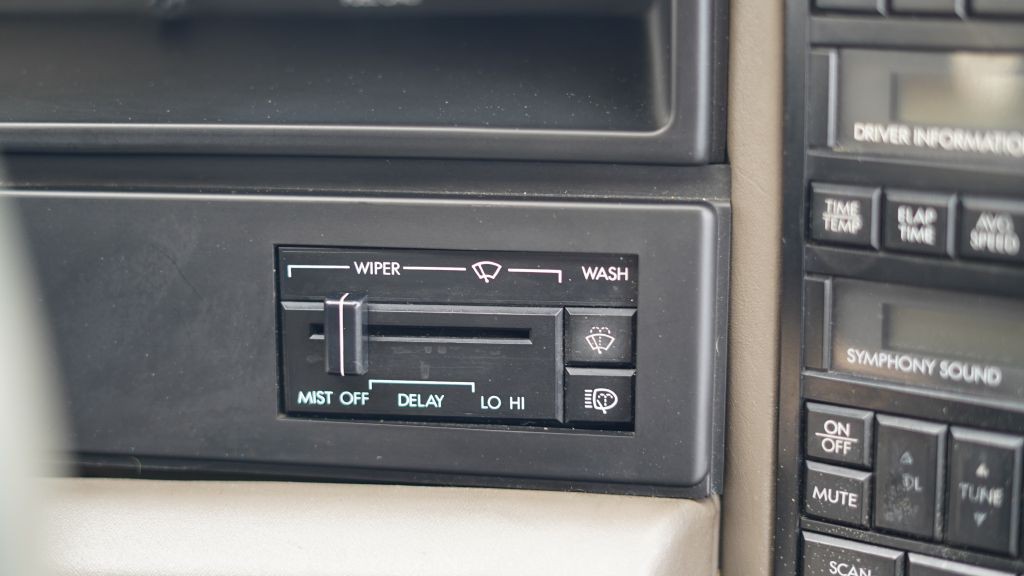 1993 Cadillac Allante Image 38