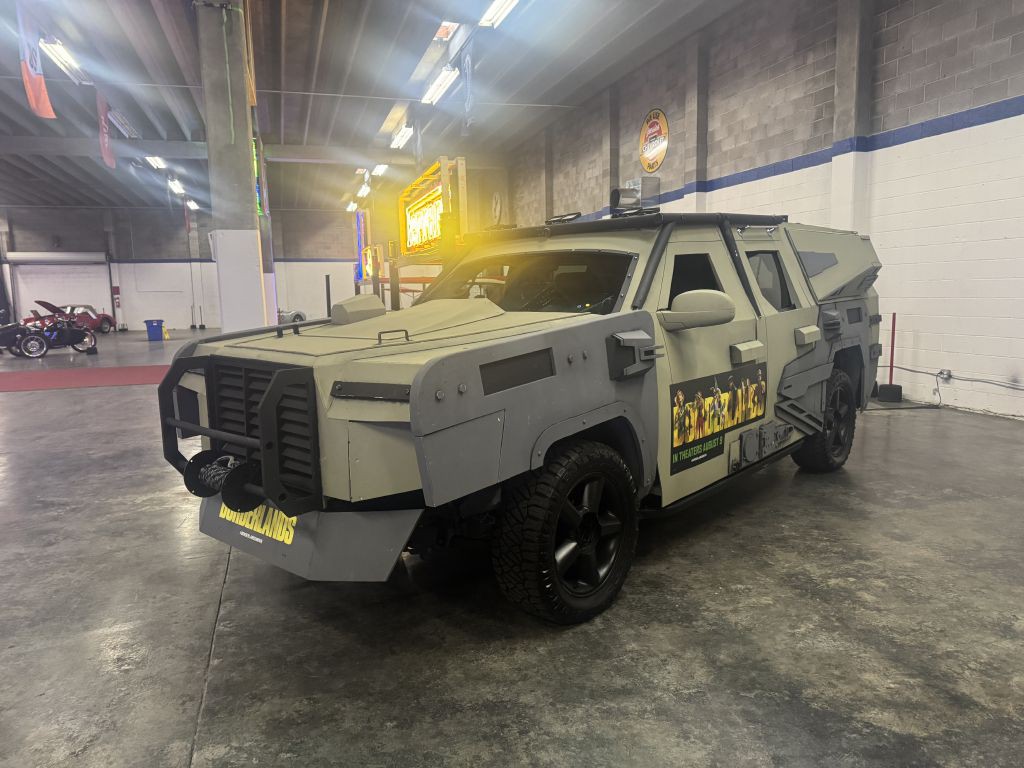 2012 Chevrolet Suburban Image 2