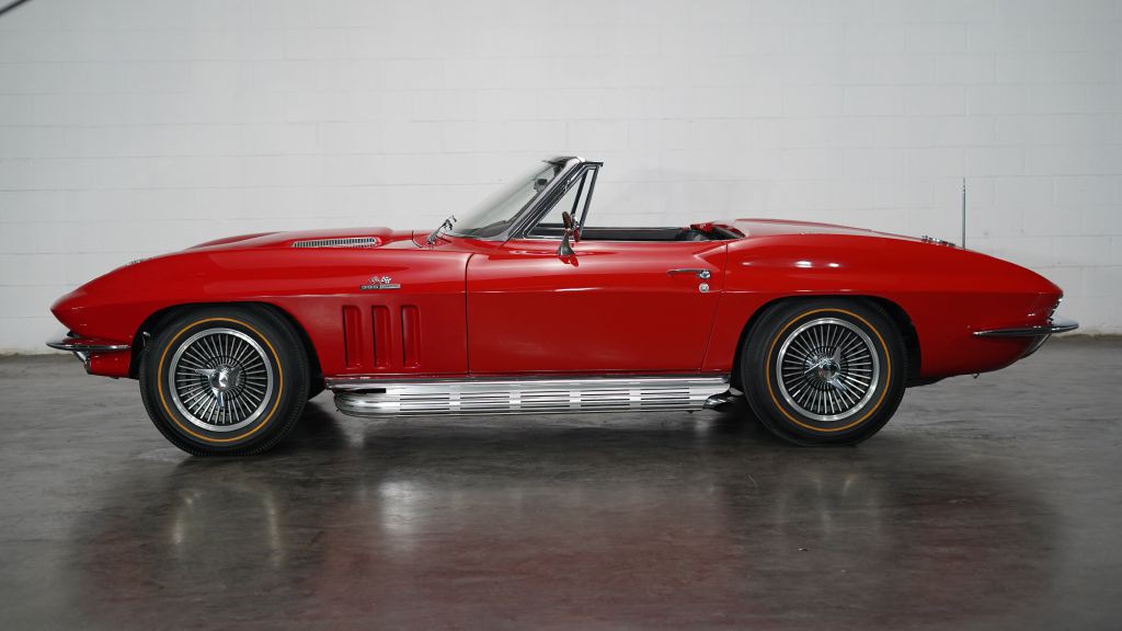 1965 Chevrolet Corvette Image 2