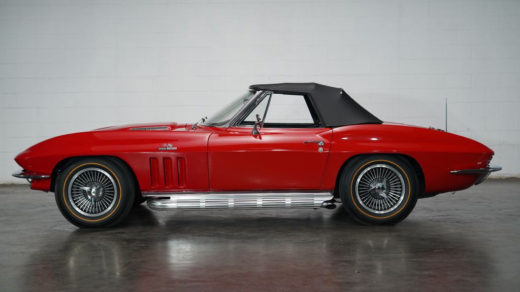 1965 Chevrolet Corvette Image 8