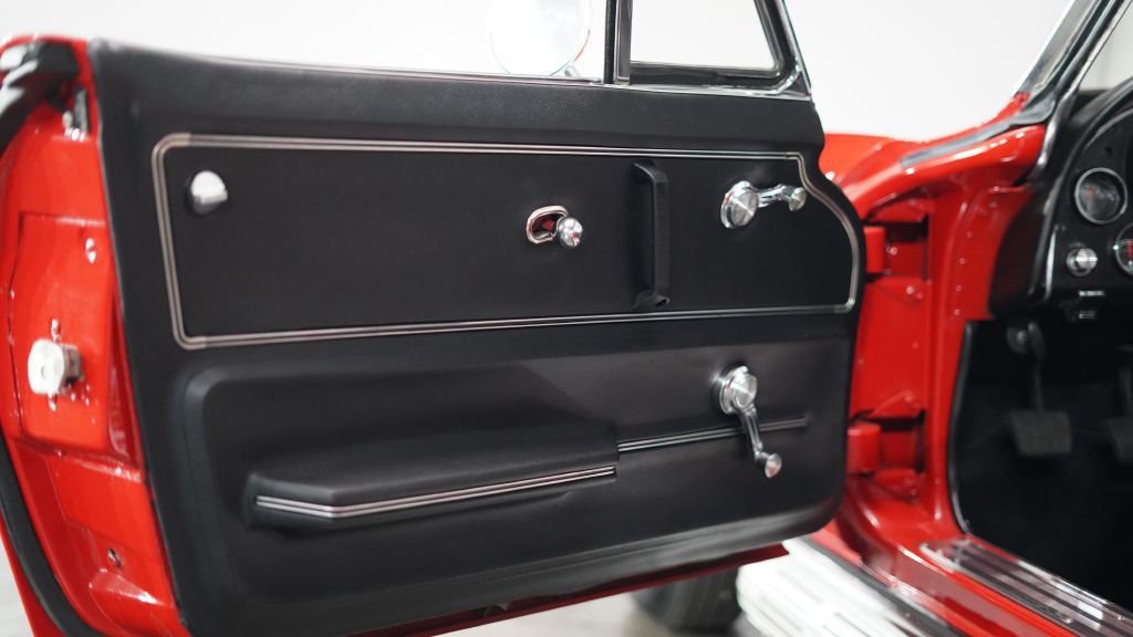 1965 Chevrolet Corvette Image 16