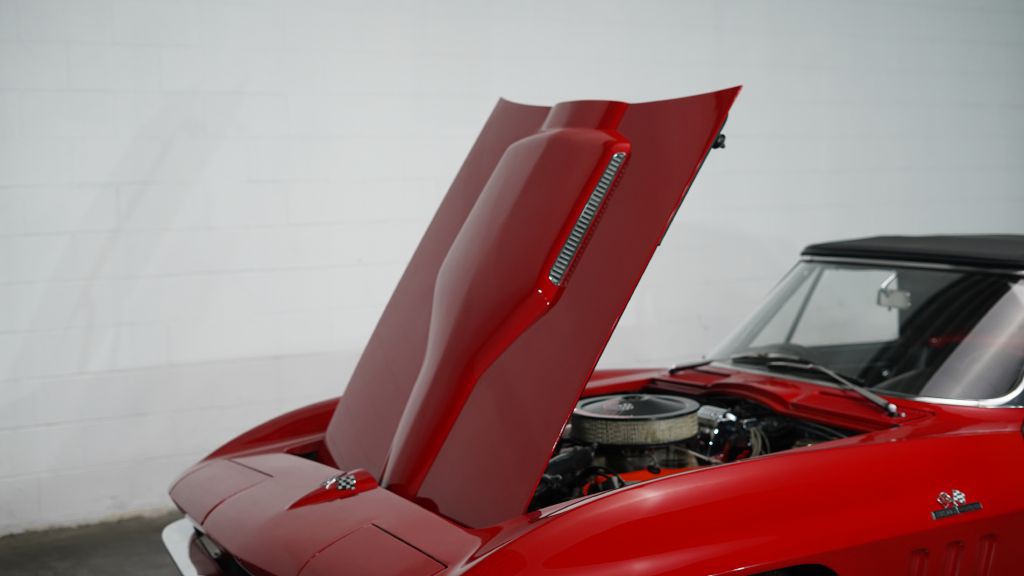 1965 Chevrolet Corvette Image 20