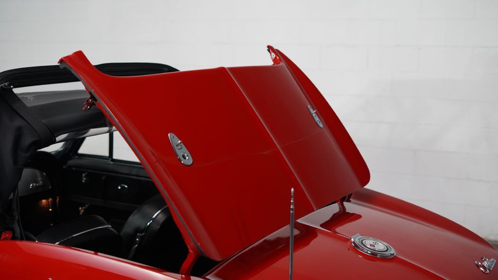 1965 Chevrolet Corvette Image 26