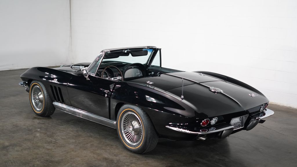 1966 Chevrolet Corvette Image 3