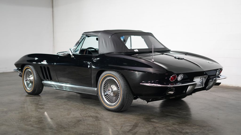1966 Chevrolet Corvette Image 9