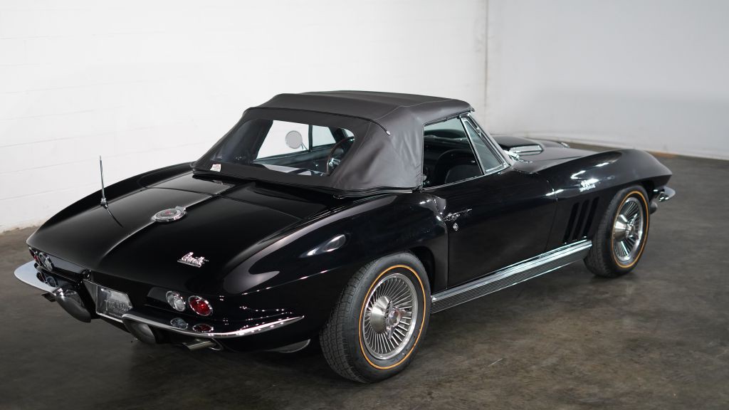 1966 Chevrolet Corvette Image 10