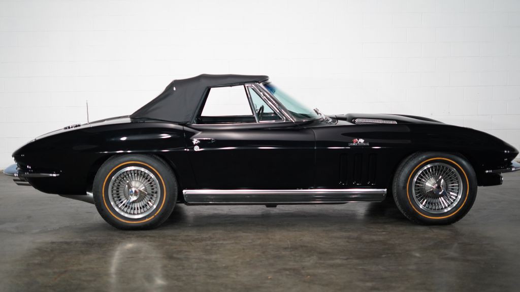 1966 Chevrolet Corvette Image 11