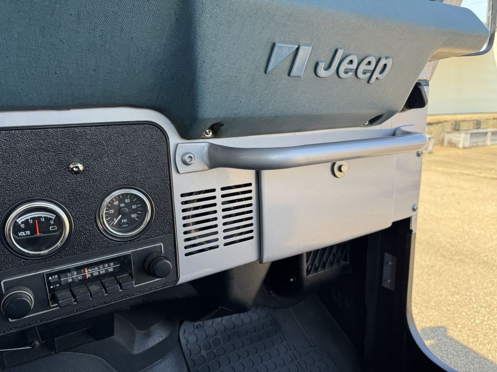 1983 Jeep Renegade Image 19