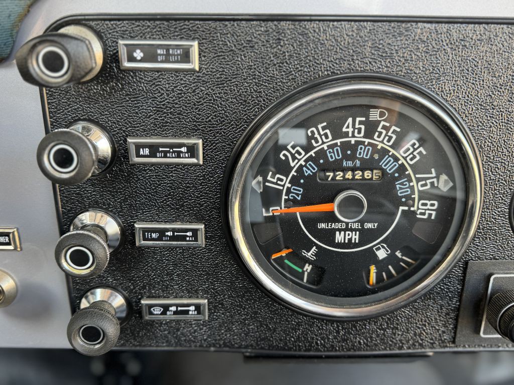 1983 Jeep Renegade Image 24