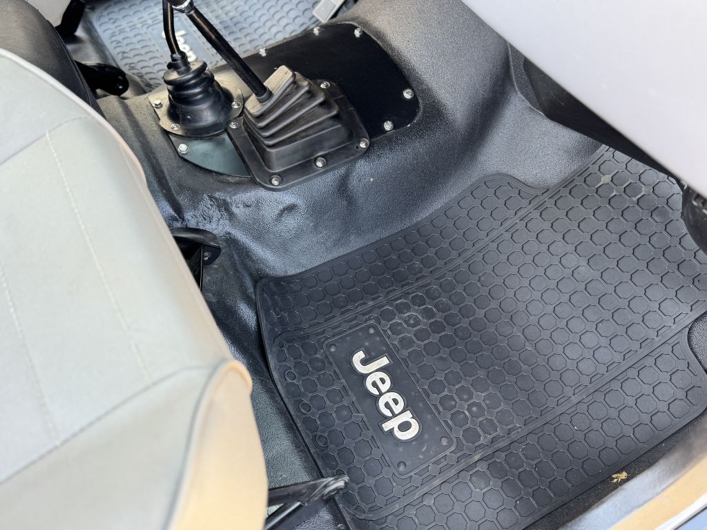 1983 Jeep Renegade Image 29