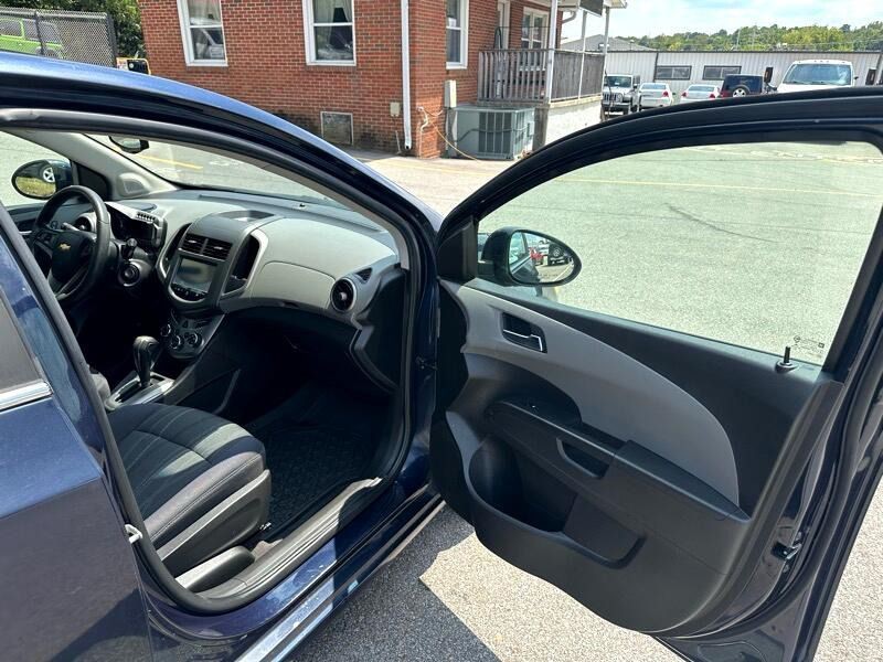 2015 Chevrolet Sonic Image 14