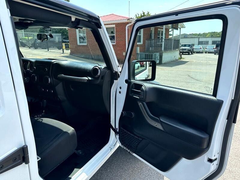 2018 Jeep Wrangler Image 17