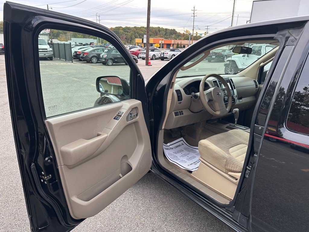 2011 Nissan Frontier Image 9