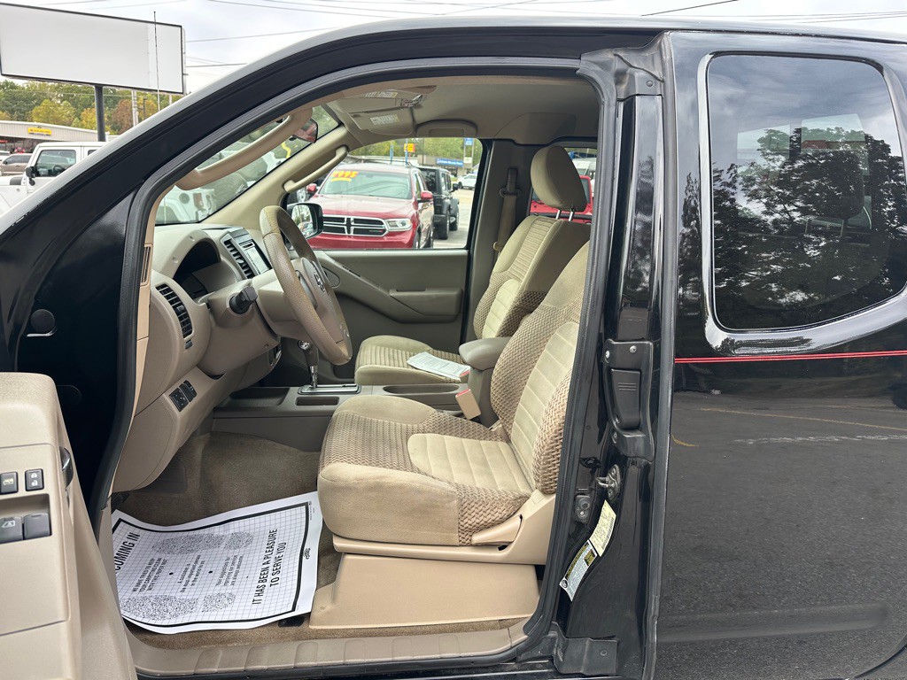 2011 Nissan Frontier Image 10