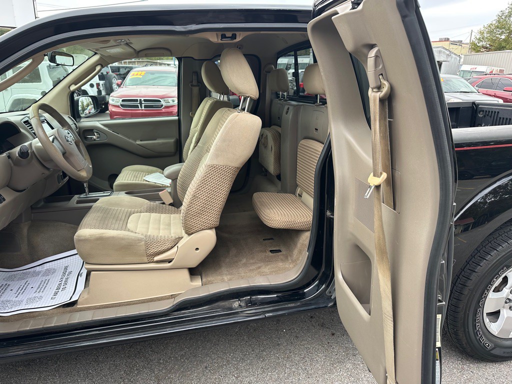 2011 Nissan Frontier Image 11