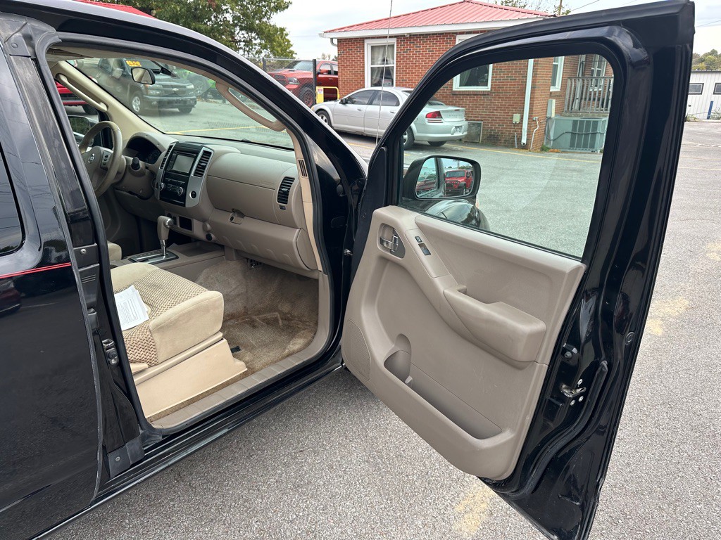 2011 Nissan Frontier Image 12