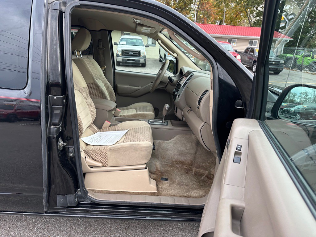 2011 Nissan Frontier Image 13