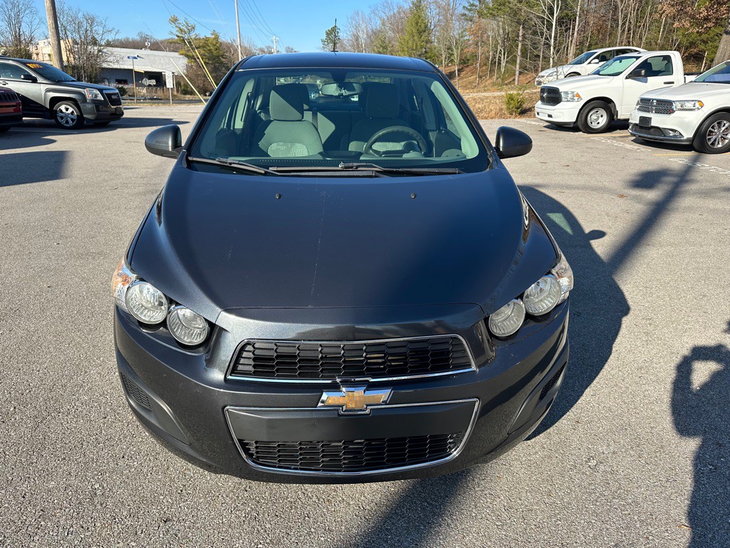 2016 Chevrolet Sonic Image 2