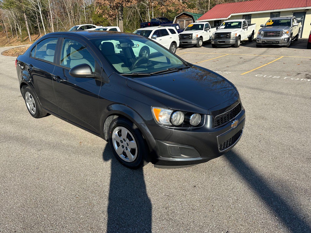 2016 Chevrolet Sonic Image 3