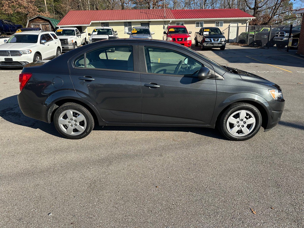 2016 Chevrolet Sonic Image 4