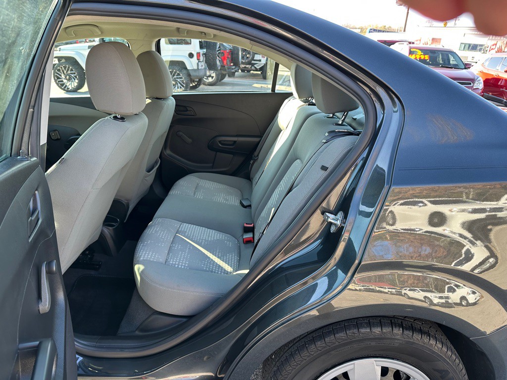 2016 Chevrolet Sonic Image 12