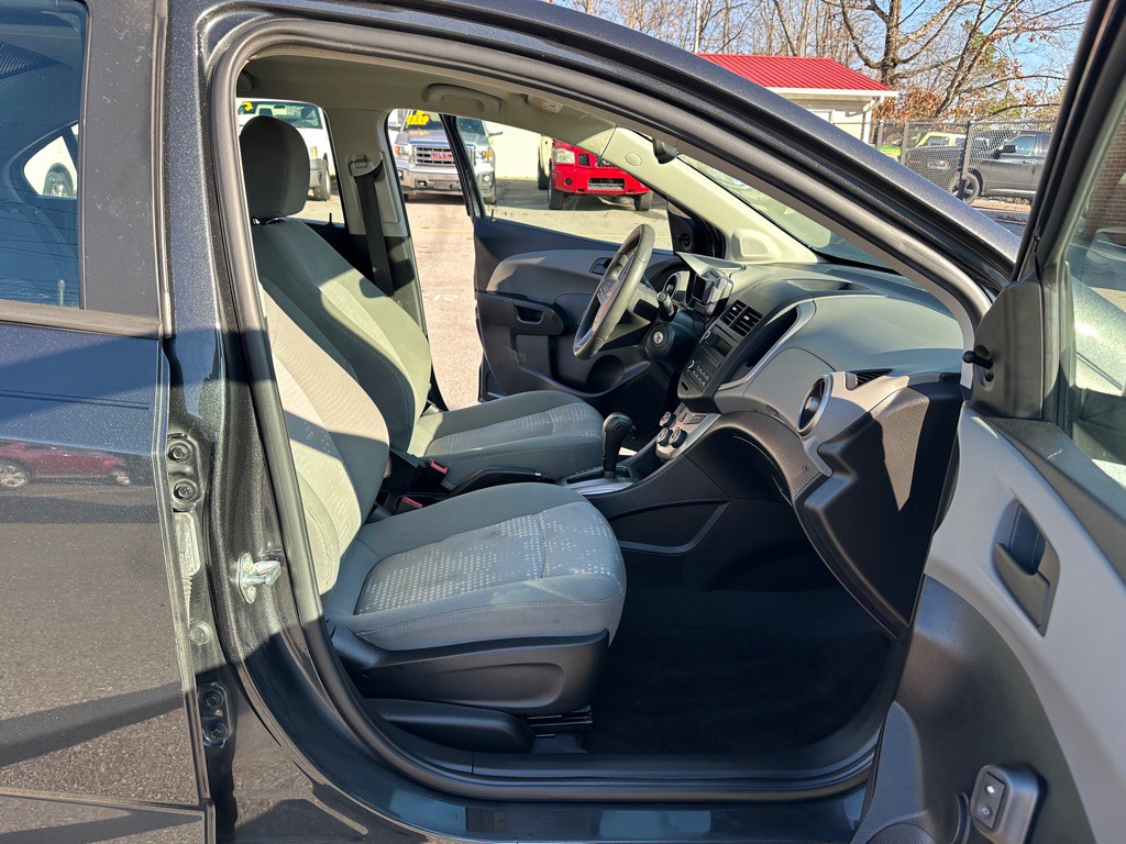 2016 Chevrolet Sonic Image 16