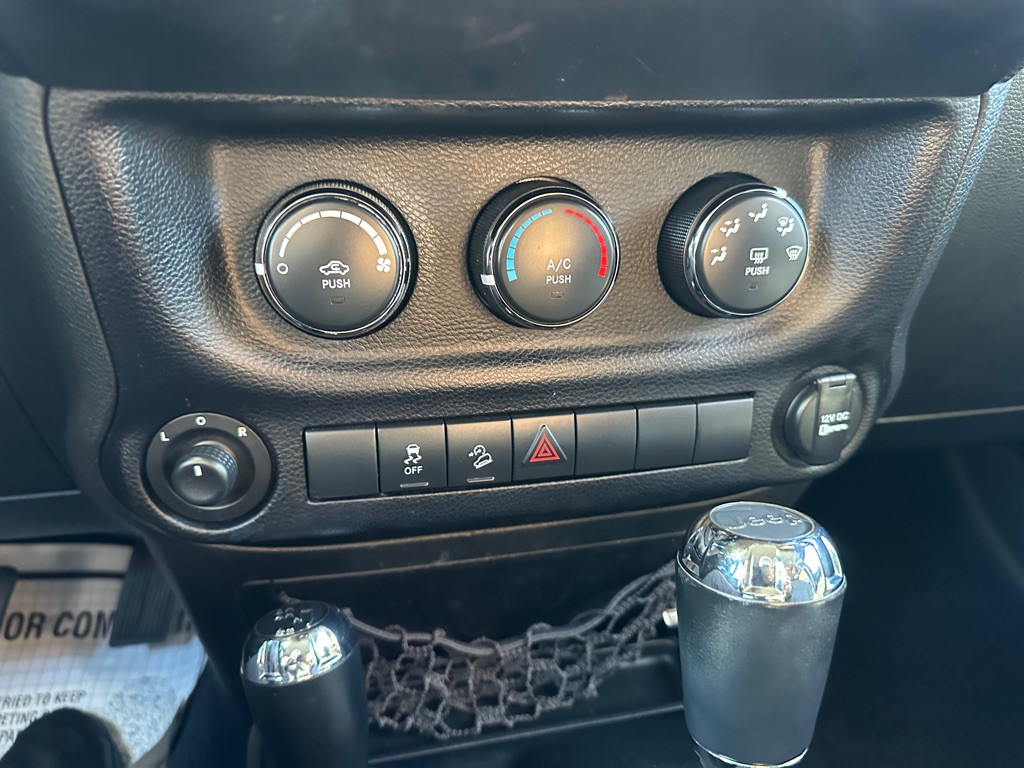 2013 Jeep Wrangler Unlimited Image 21