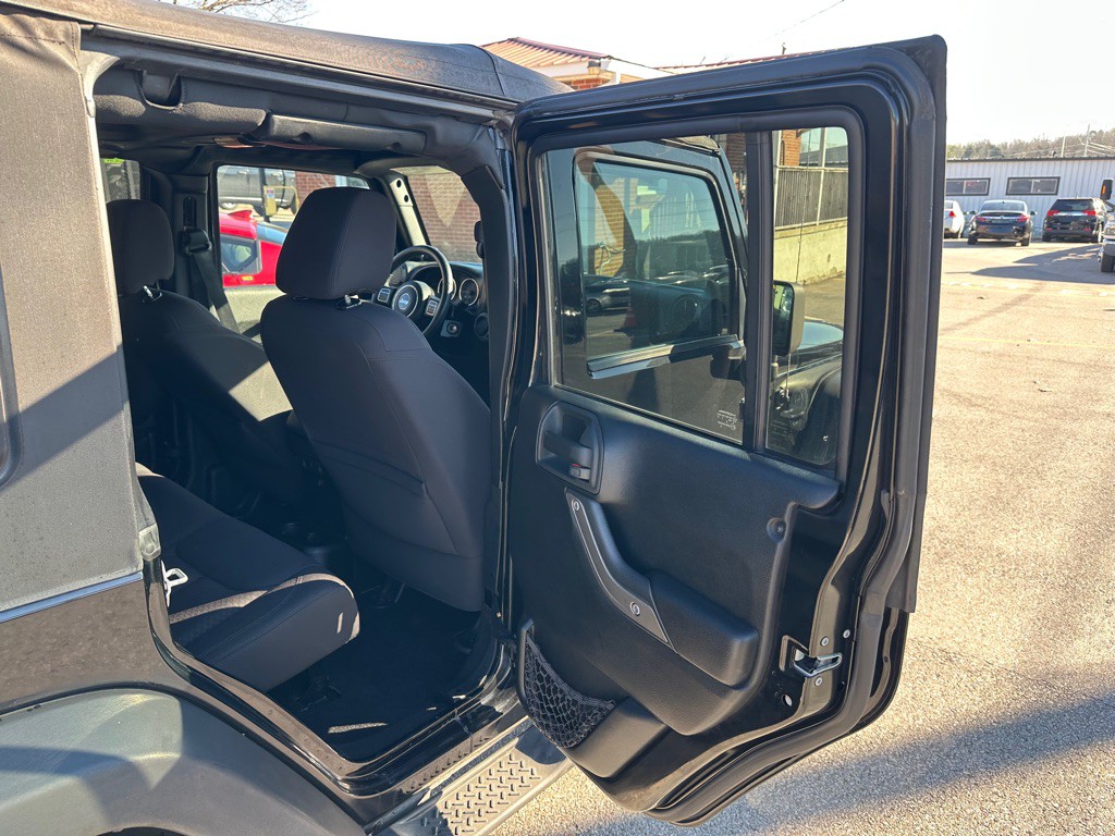 2013 Jeep Wrangler Unlimited Image 12