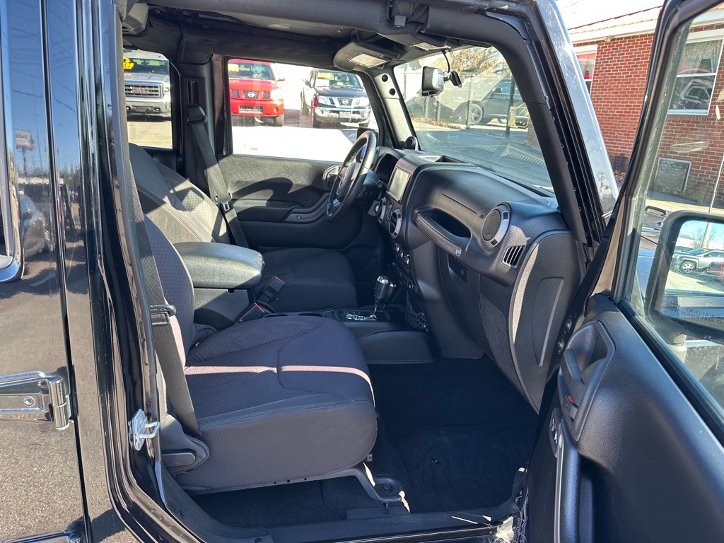 2013 Jeep Wrangler Unlimited Image 15