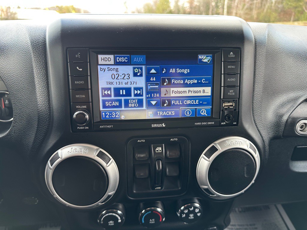 2012 Jeep Wrangler Unlimited Image 21