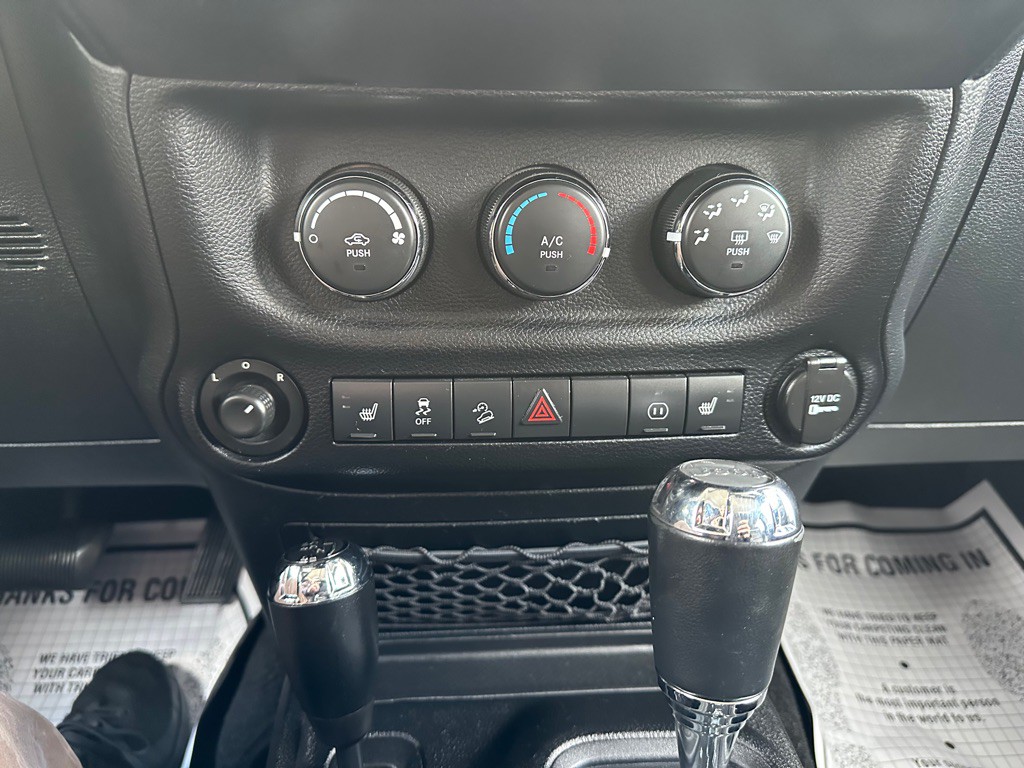 2012 Jeep Wrangler Unlimited Image 22