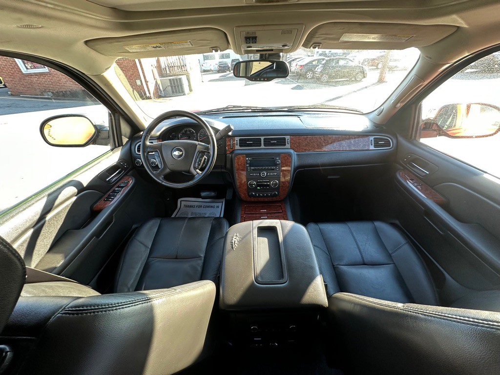 2008 Chevrolet Avalanche Image 24