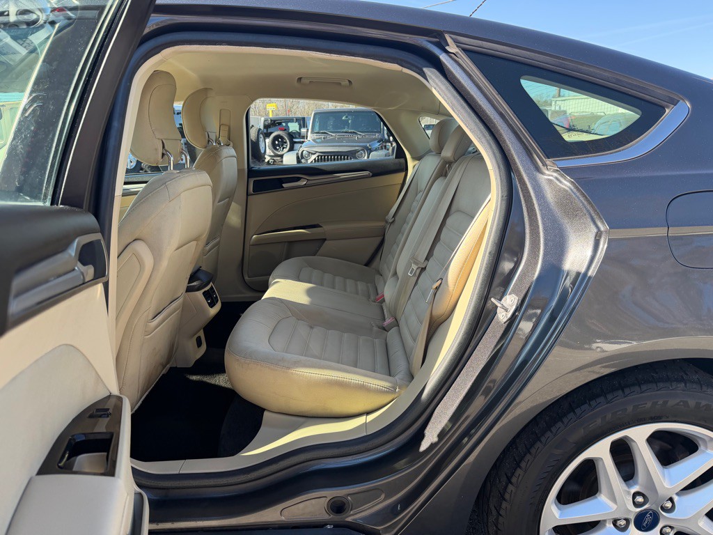 2015 Ford Fusion Image 12