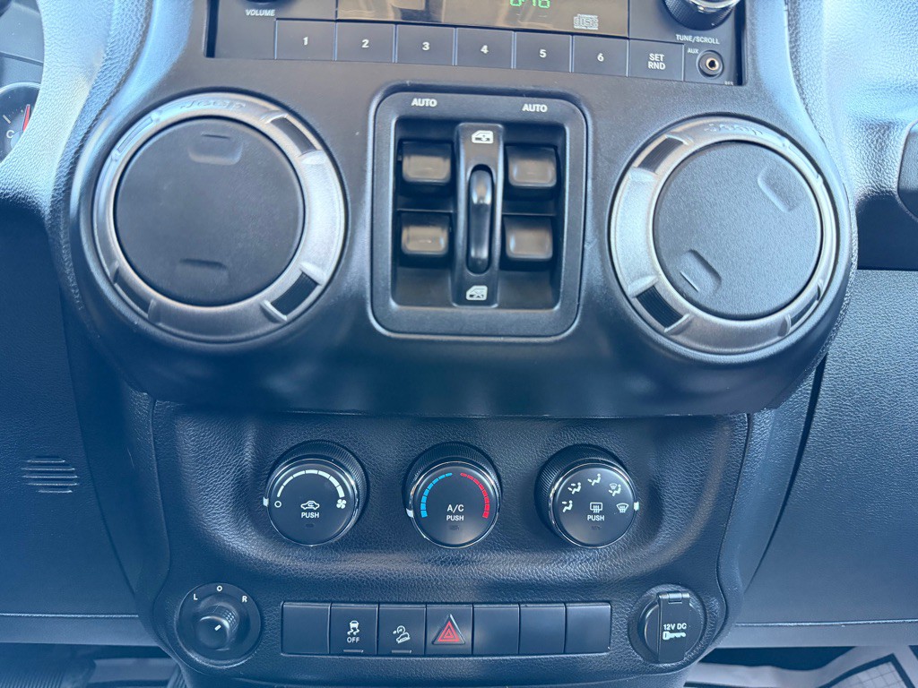 2012 Jeep Wrangler Unlimited Image 22