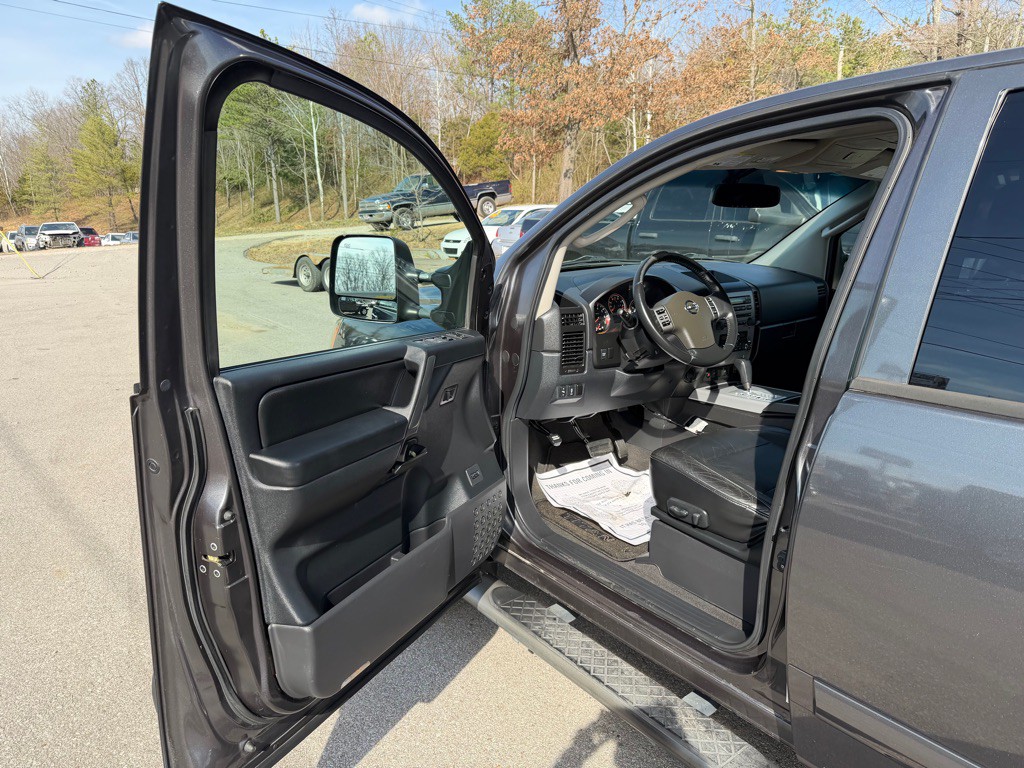 2008 Nissan Titan Image 8
