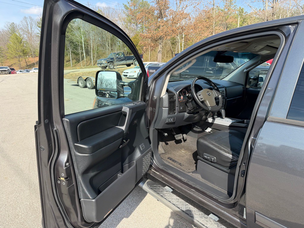 2008 Nissan Titan Image 9