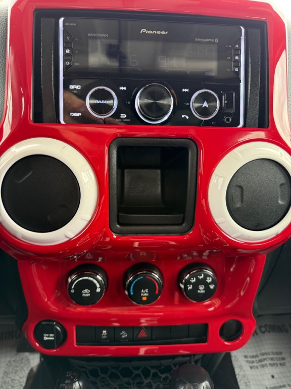 2017 Jeep Wrangler Image 17