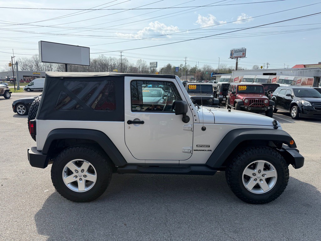 2012 Jeep Wrangler Image 4