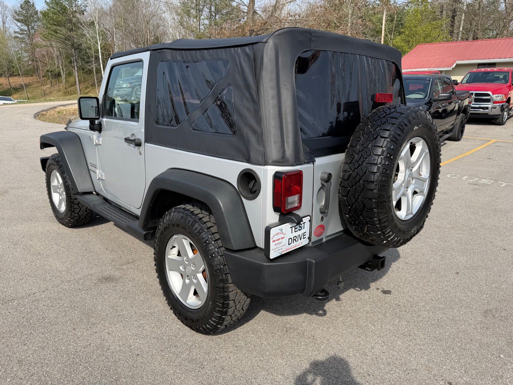 2012 Jeep Wrangler Image 7